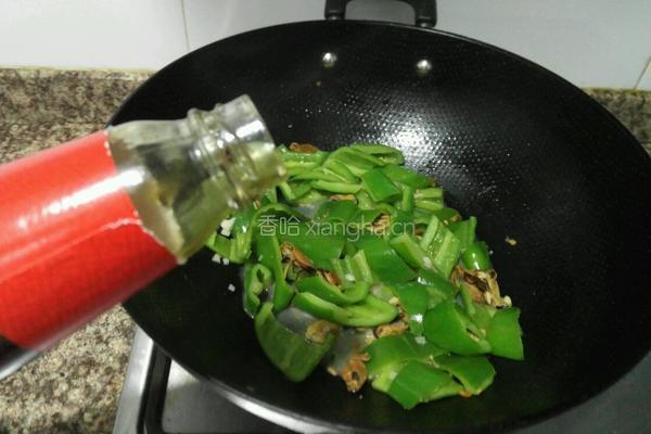 辣椒炒淡菜干的做法图解9