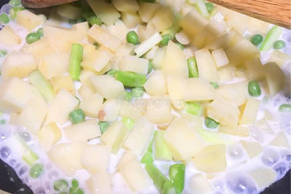 土豆芦笋浓汤的做法图解5