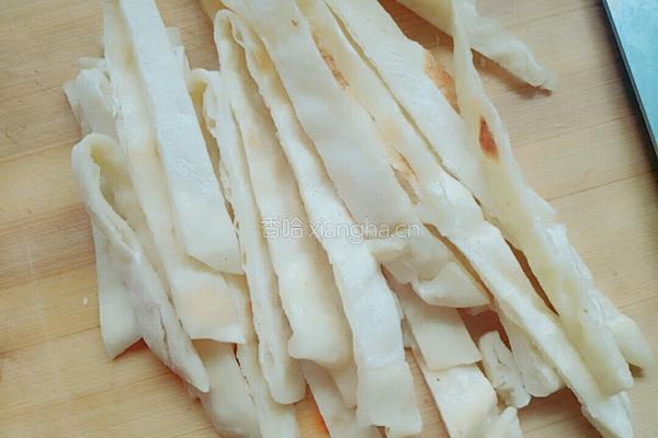 土豆丝炒饼的做法图解1