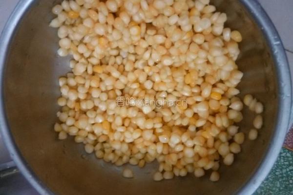 香甜玉米饼的做法图解2