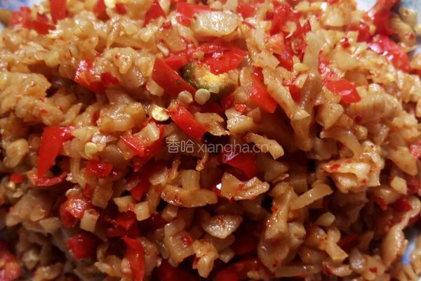 红辣椒炒腌制萝卜丁