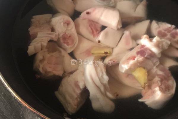 香辣蹄膀的做法图解1