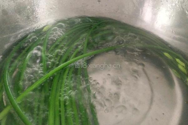 金针菇豆皮卷的做法图解5