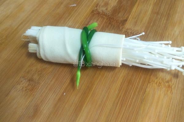 金针菇豆皮卷的做法图解8