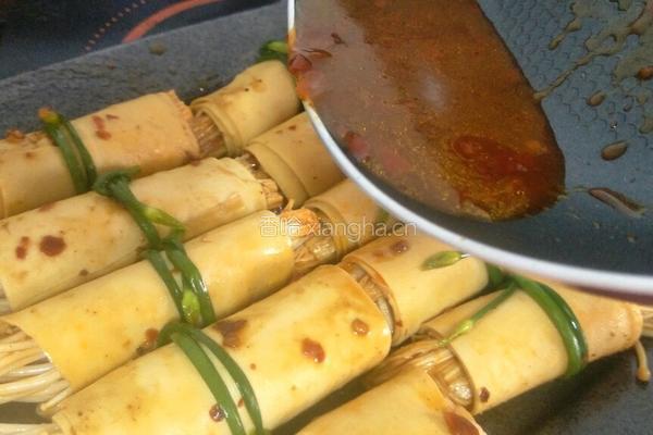 金针菇豆皮卷的做法图解12