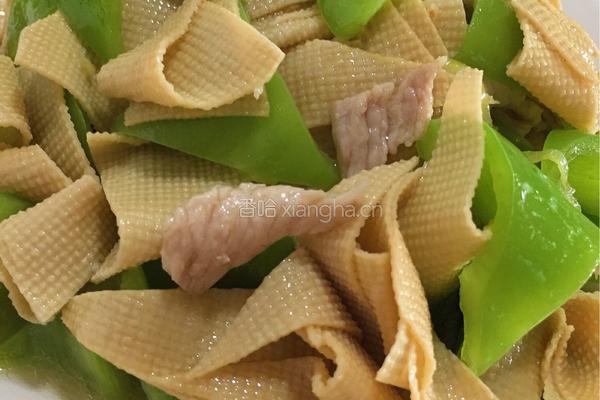 尖椒干豆腐炒肉的做法图解1