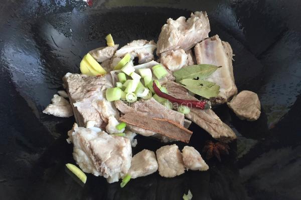 排骨炖松茸的做法图解5