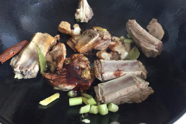 排骨炖松茸的做法图解6