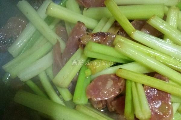 芹菜炒腊肠的做法图解7