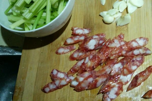 芹菜炒腊肠的做法图解2