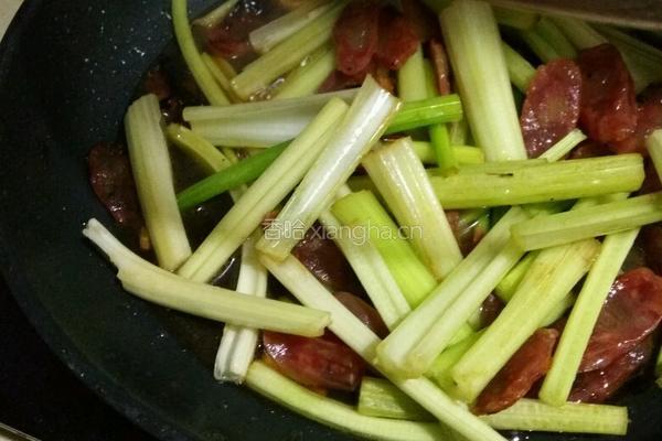 芹菜炒腊肠的做法图解6
