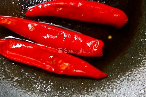 煎香红尖椒的做法图解4