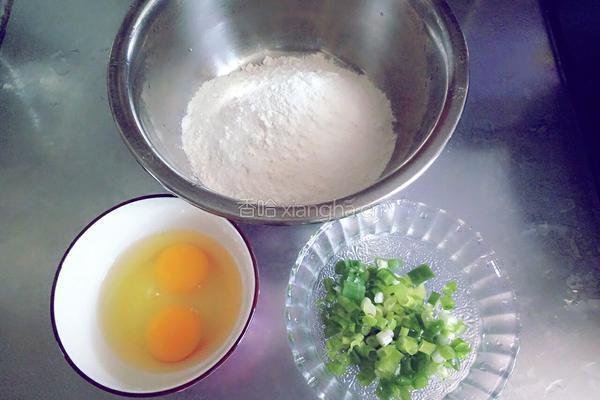 鸡蛋葱花饼的做法图解1