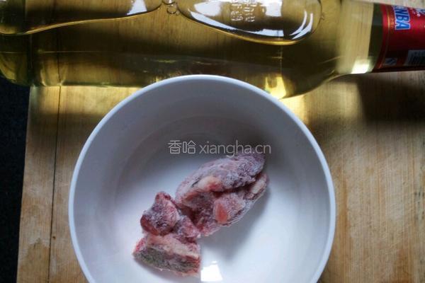 啤酒排骨的做法图解1
