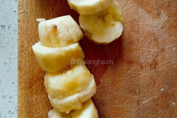 香蕉奶昔的做法图解2
