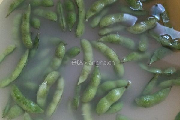 水煮毛豆的做法图解2