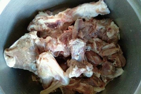 清炖羊腿的做法图解1