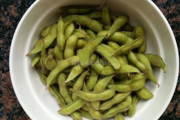 香辣凉拌毛豆的做法图解2