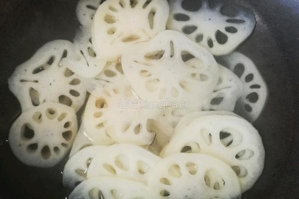 凉拌藕片的做法图解2