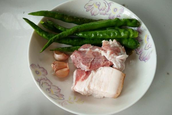 毛豆炒肉的做法图解1