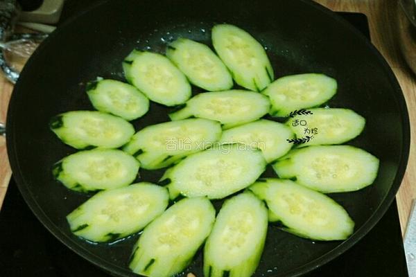 蚝油煎黄瓜的做法图解2