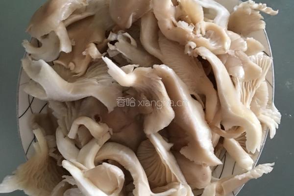 香酥凤尾蘑的做法图解1