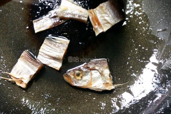 糖醋带鱼的做法图解3