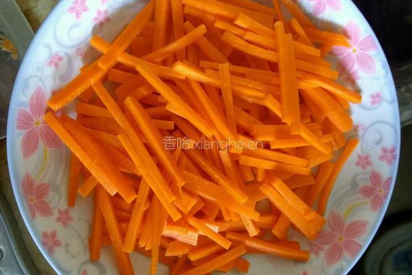 胡萝卜炒肉的做法图解2