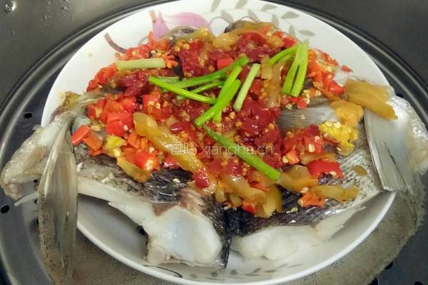 清蒸剁椒鳙鱼的做法图解7