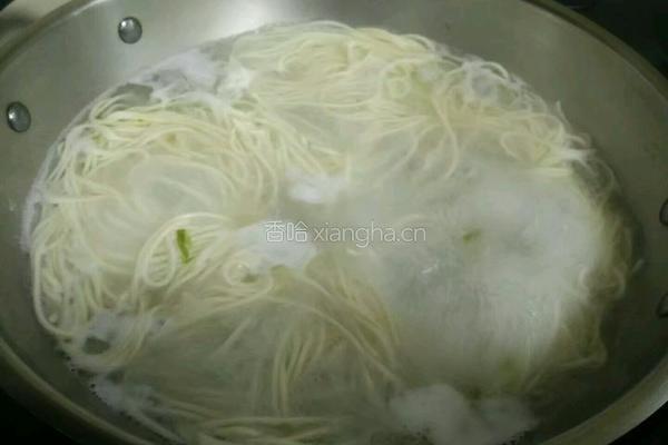 一碗最简单的蚝油面的做法图解2