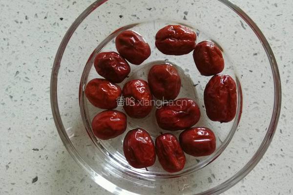 红枣赤豆蜜汤的做法图解1