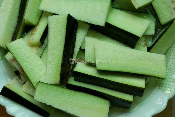 茄子炒豆角的做法图解1