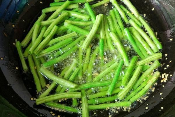 茄子炒豆角的做法图解7