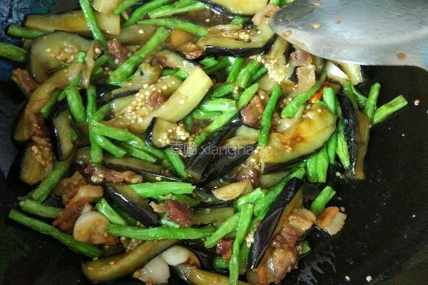 茄子炒豆角的做法图解9
