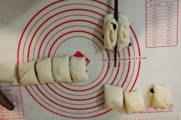 葡萄干面包卷的做法图解4