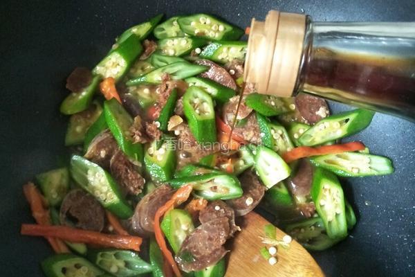 秋葵炒腊肠的做法图解10