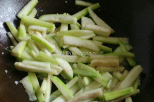 丝瓜炒毛豆的做法图解4