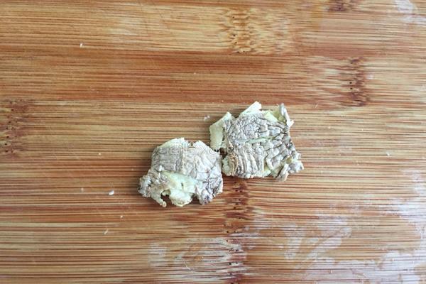 祛湿汤之赤小豆煲鲫鱼的做法图解4