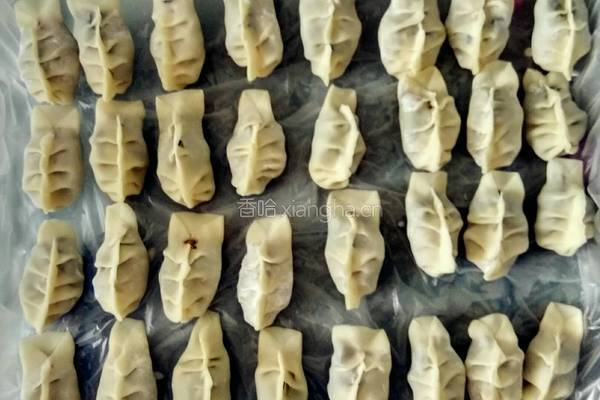 包虾米鱼形饺的做法图解9
