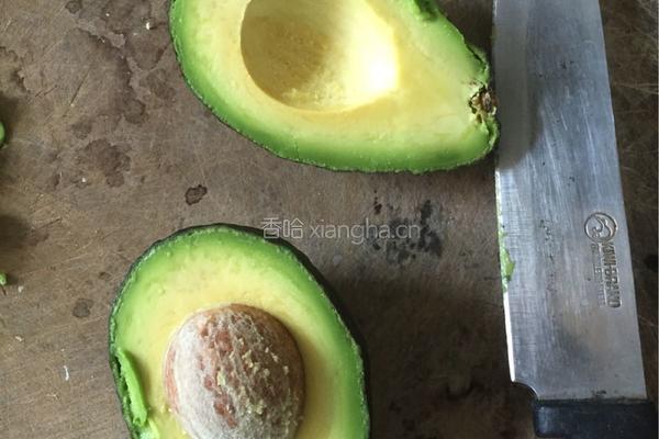 牛油果蜂蜜奶昔的做法图解2