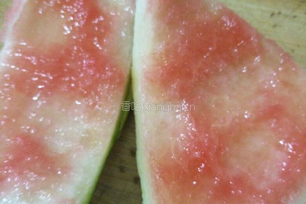 凉拌西瓜皮的做法图解1