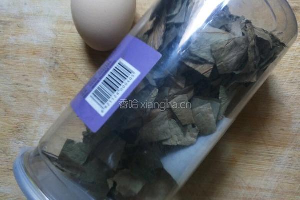 荷叶蒸鸡蛋的做法图解1