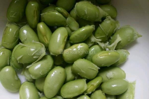 酱油毛豆粒的做法图解1