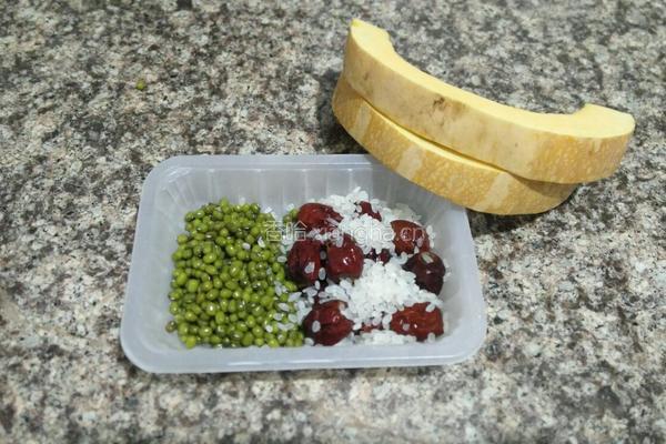 绿豆红枣南瓜粥的做法图解1