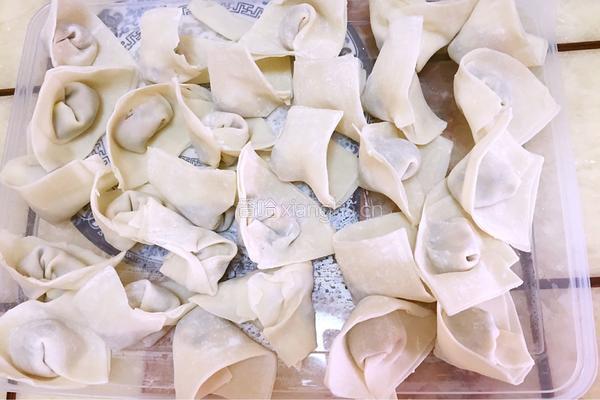 清汤菜肉馄饨的做法图解2