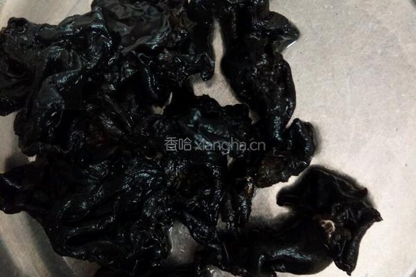 土豆丝炒木耳的做法图解1