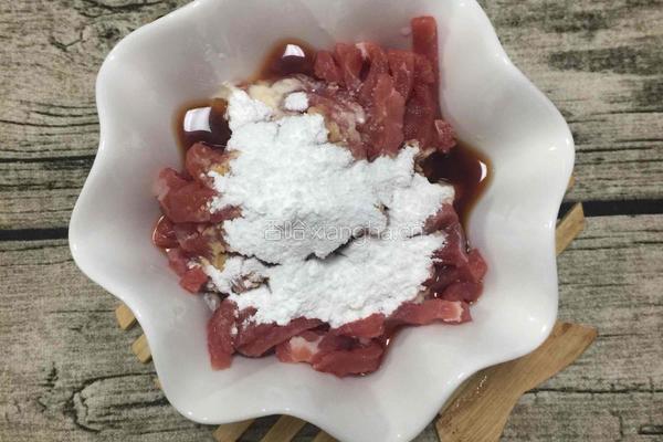 香芹炒牛肉的做法图解4