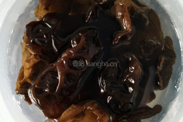 凉拌木耳的做法图解1