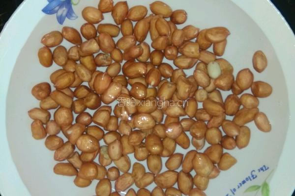 咸香花生米的做法图解1