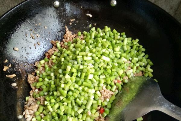 蒜薹炒肉沫的做法图解5